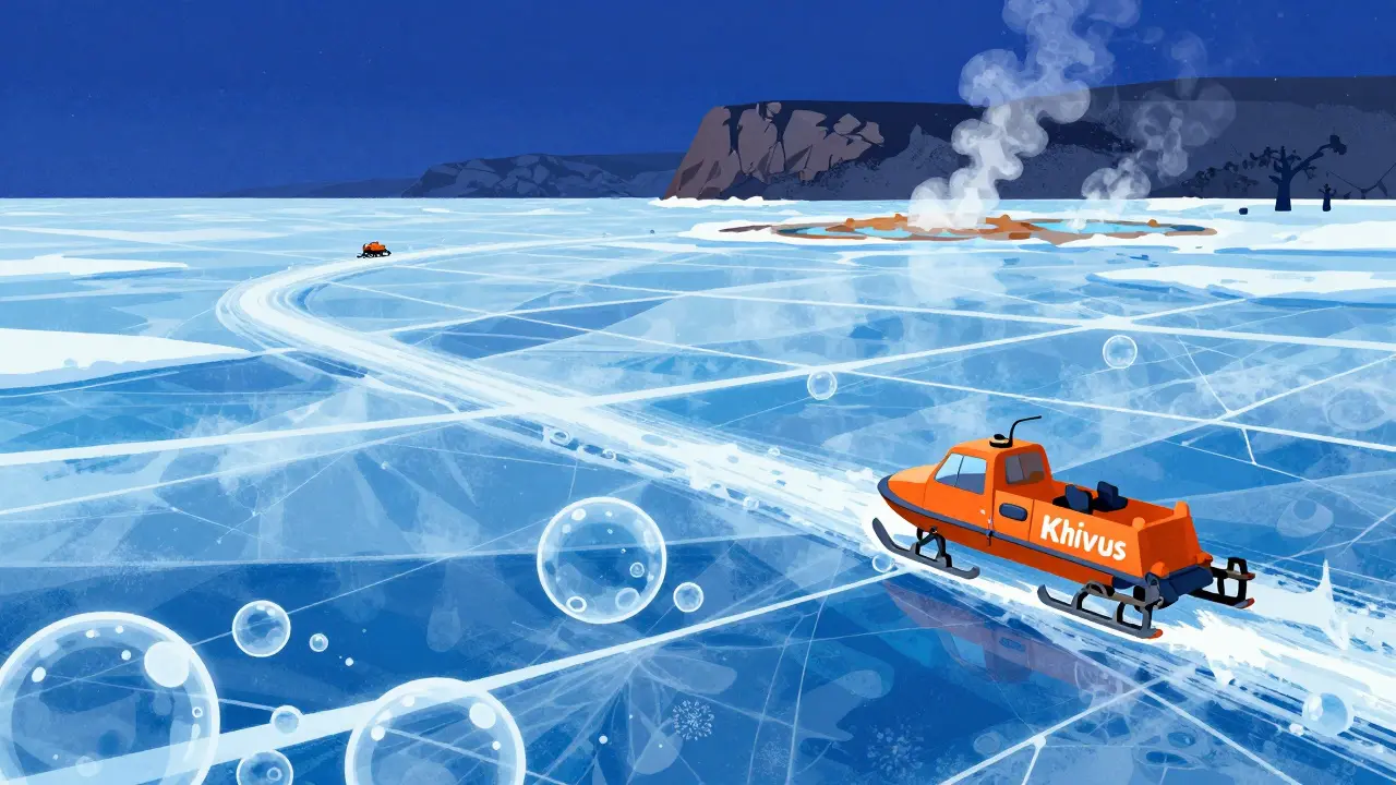 Голубой прозрачный лед Байкала с пузырьками, хивус и снегоход